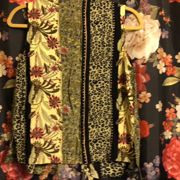 Cheetah and flower print blouse - Picture 6 of 7